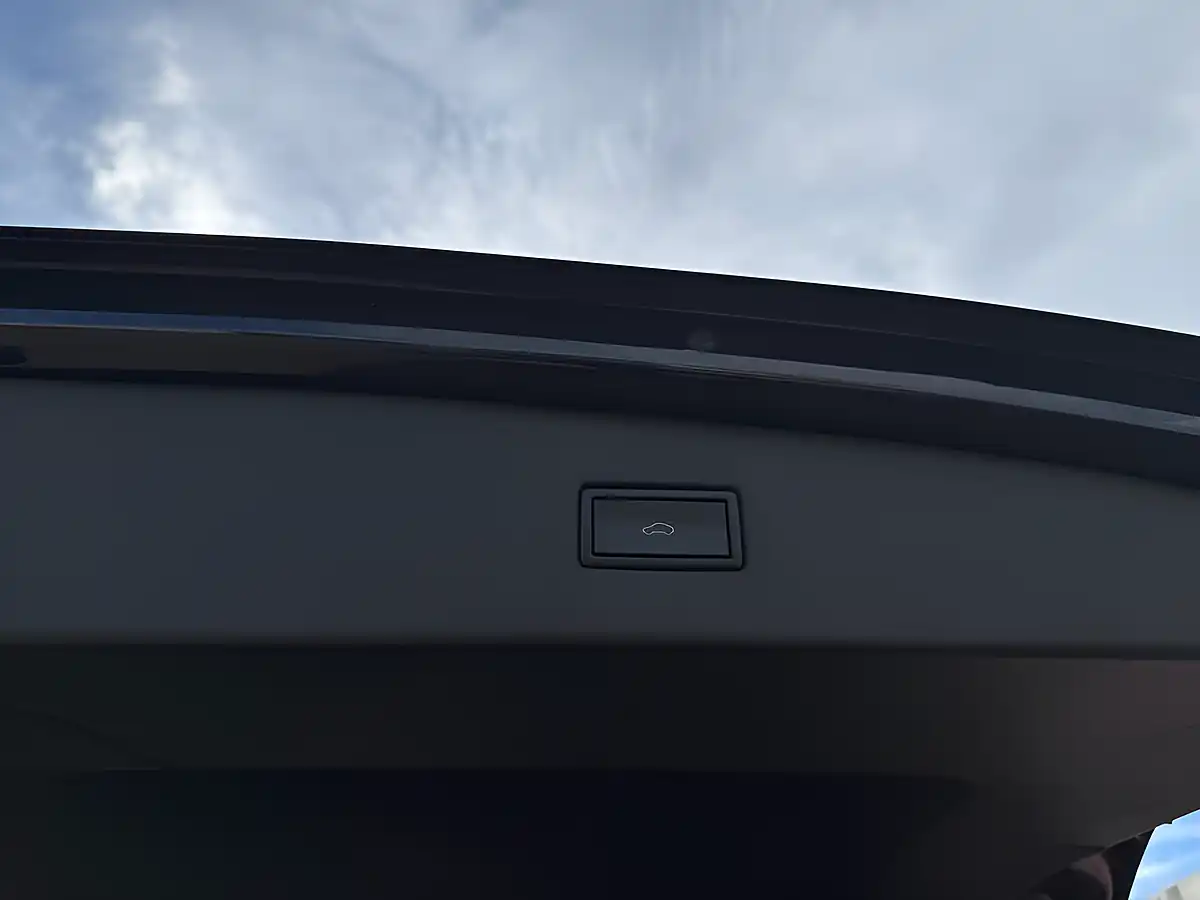 Used 2019 Volkswagen Tiguan Allspace Match Black - Interior and Exterior details 16