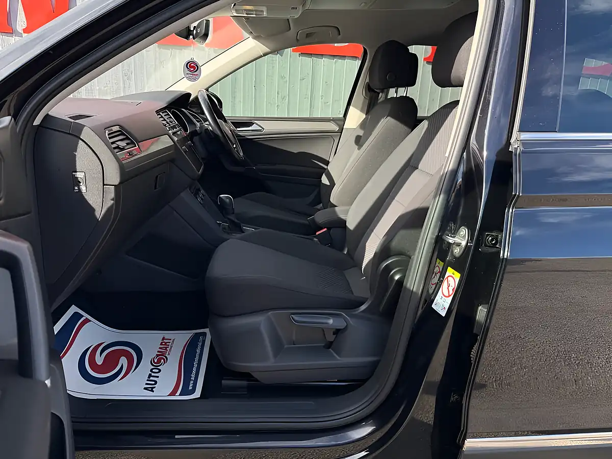 Used 2019 Volkswagen Tiguan Allspace Match Black - Interior and Exterior details 2