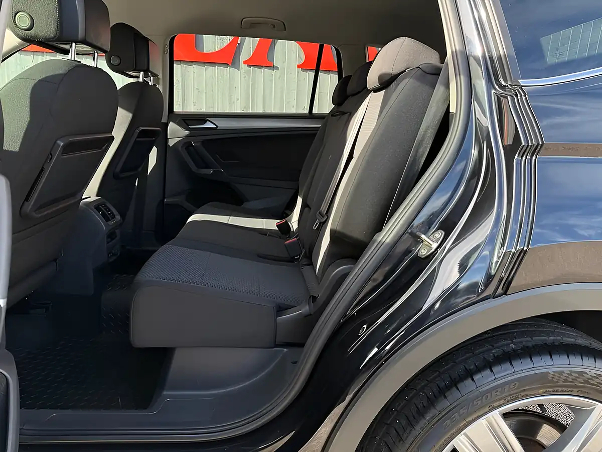 Used 2019 Volkswagen Tiguan Allspace Match Black - Interior and Exterior details 3