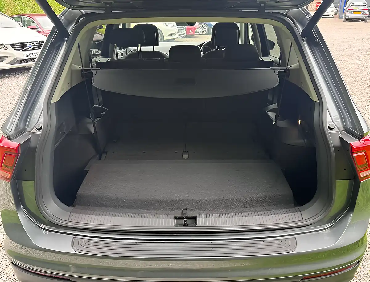 Used 2019 Volkswagen Tiguan Allspace Match Grey - Interior and Exterior details 10