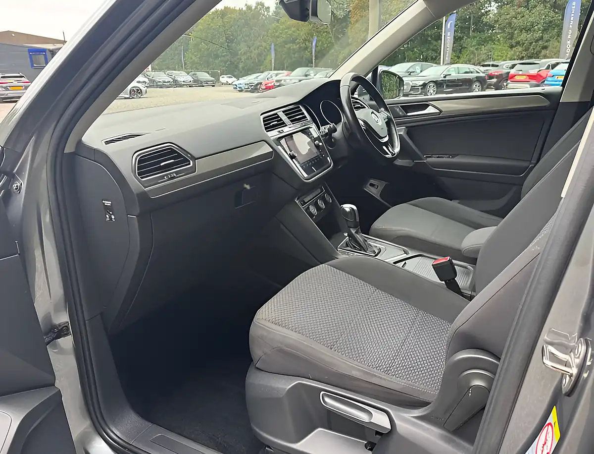 Used 2019 Volkswagen Tiguan Allspace Match Grey - Interior and Exterior details 13