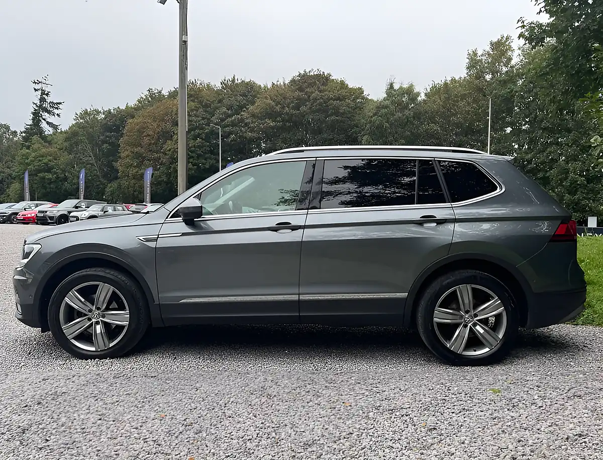 Used 2019 Volkswagen Tiguan Allspace Match Grey - Interior and Exterior details 6