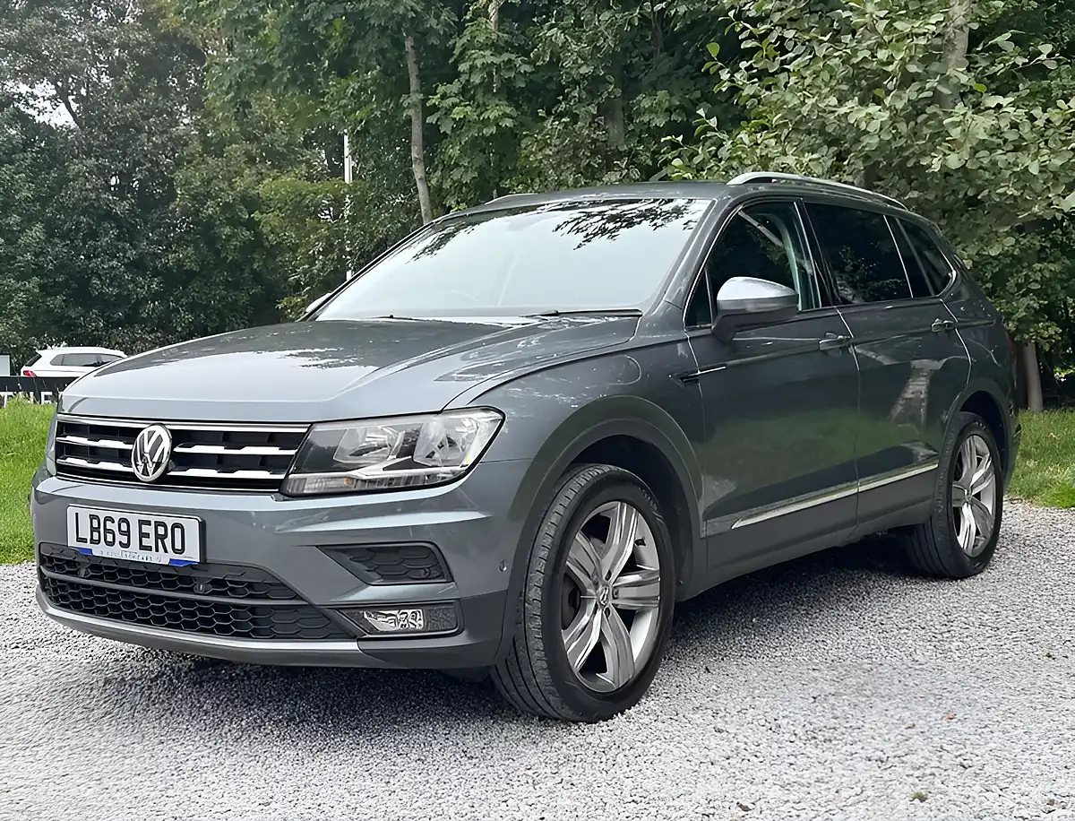 Used 2019 Volkswagen Tiguan Allspace Match Grey - Interior and Exterior details 7