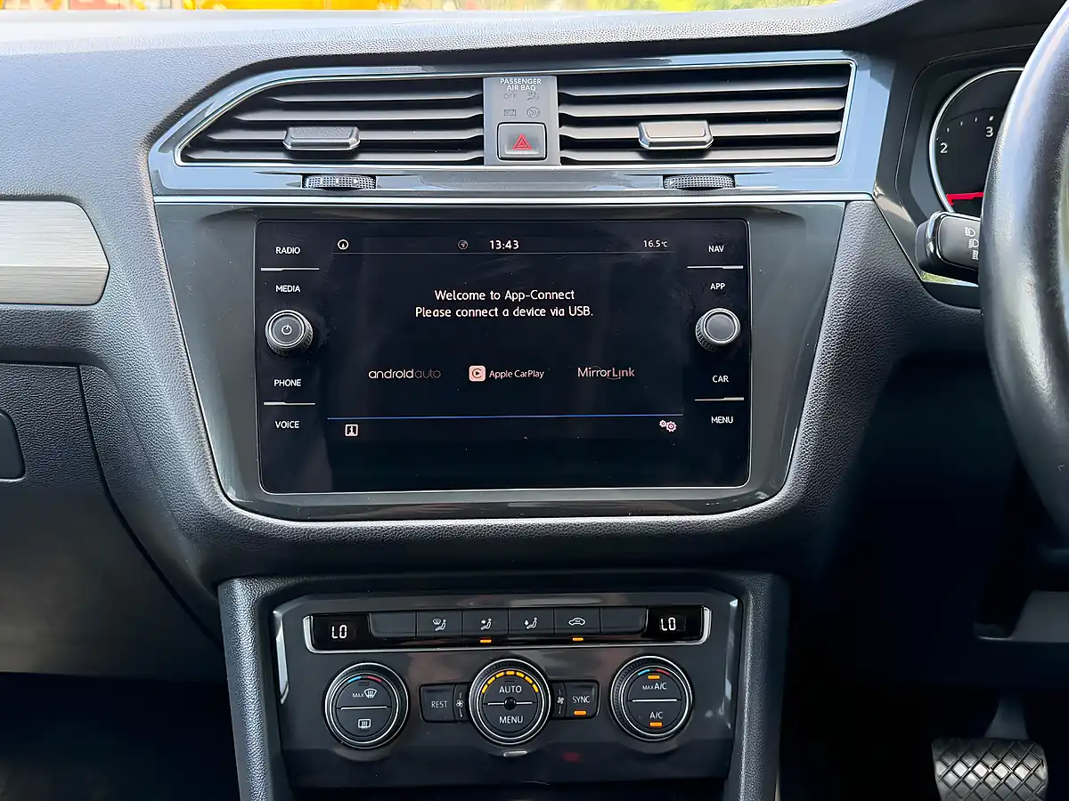 Used 2019 Volkswagen Tiguan Allspace Match White - Interior and Exterior details 14