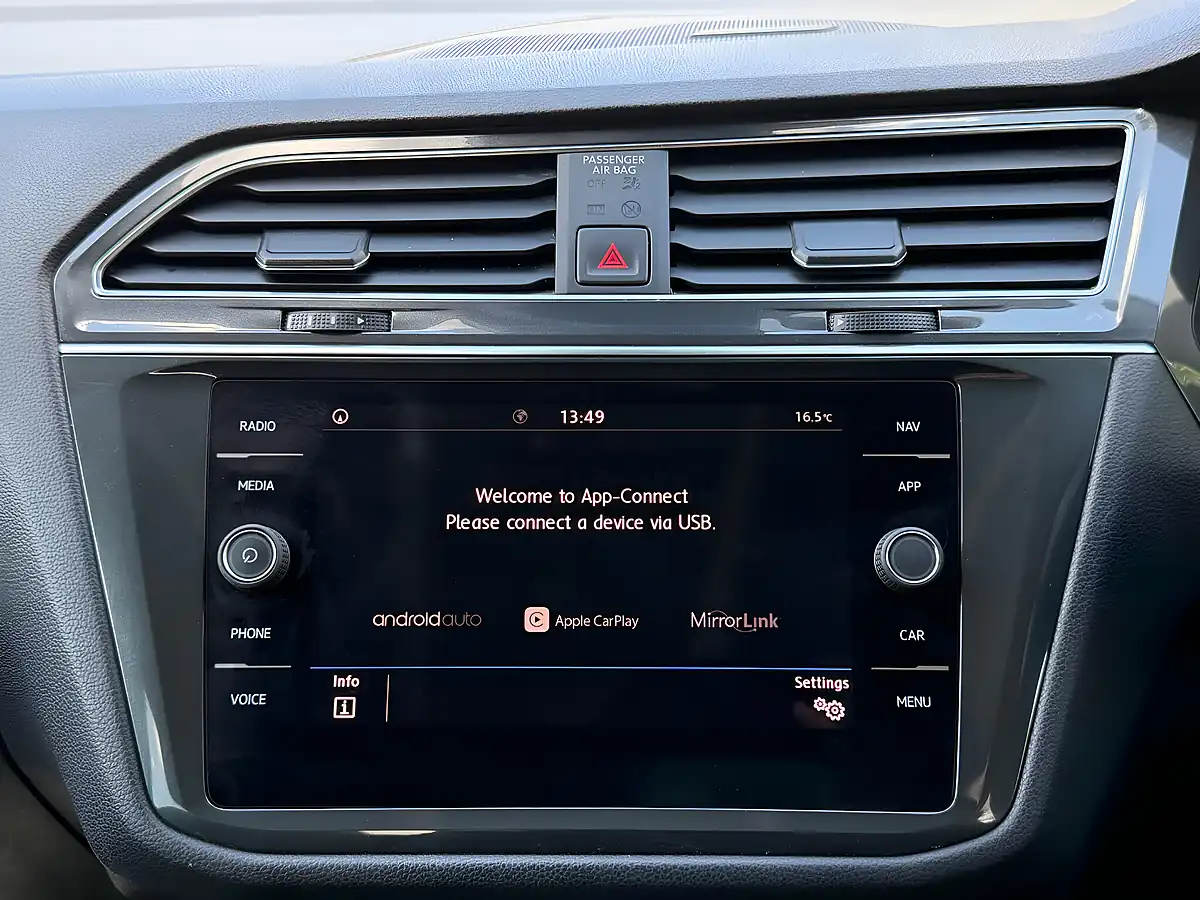 Used 2019 Volkswagen Tiguan Allspace Match White - Interior and Exterior details 18