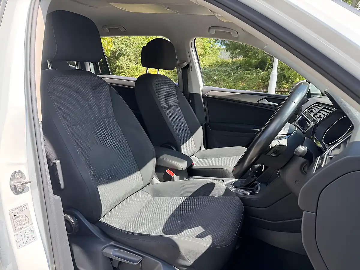 Used 2019 Volkswagen Tiguan Allspace Match White - Interior and Exterior details 8