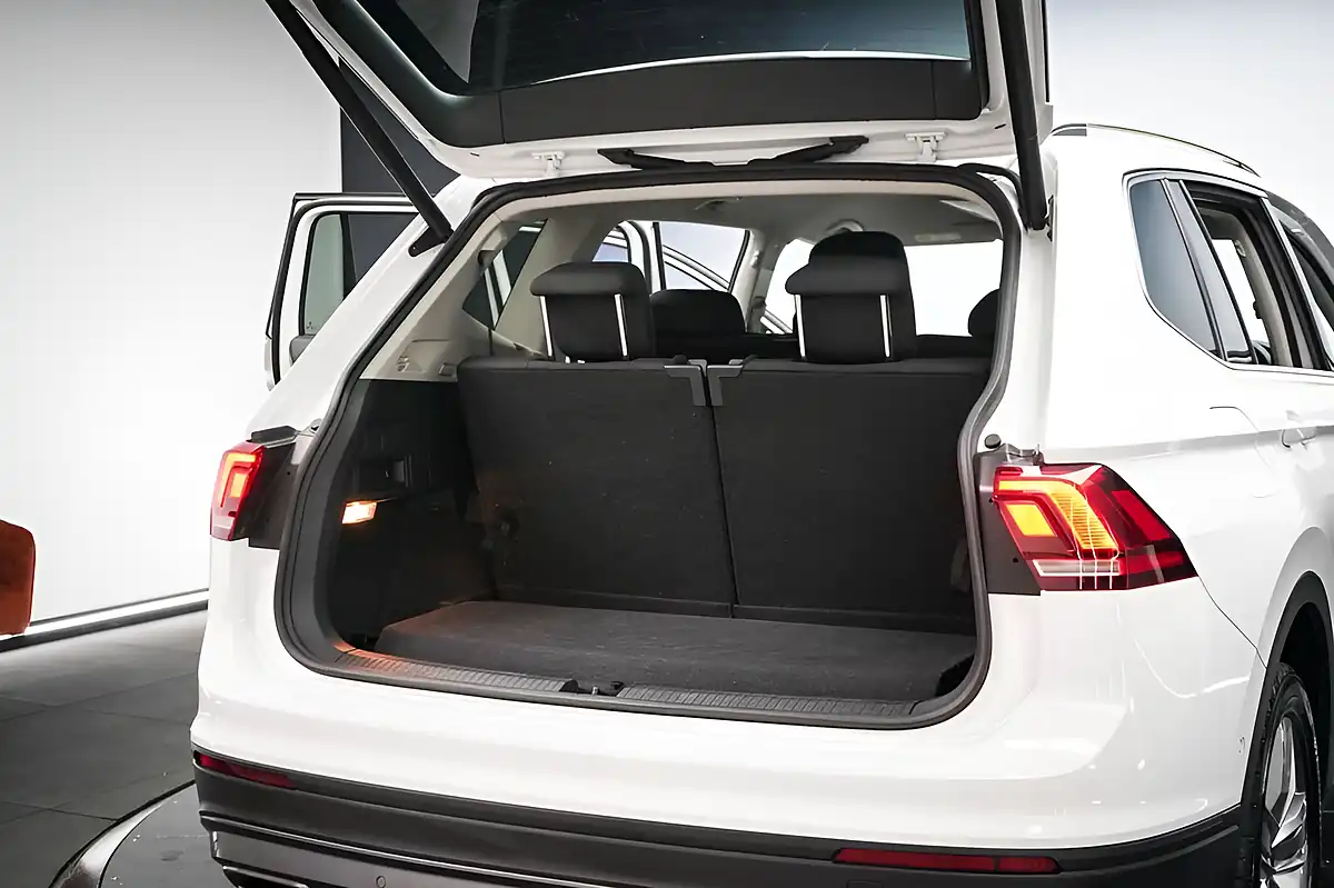Used 2019 Volkswagen Tiguan Allspace Match White - Interior and Exterior details 16