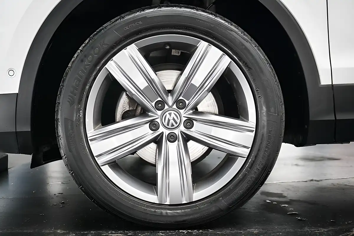 Used 2019 Volkswagen Tiguan Allspace Match White - Interior and Exterior details 19