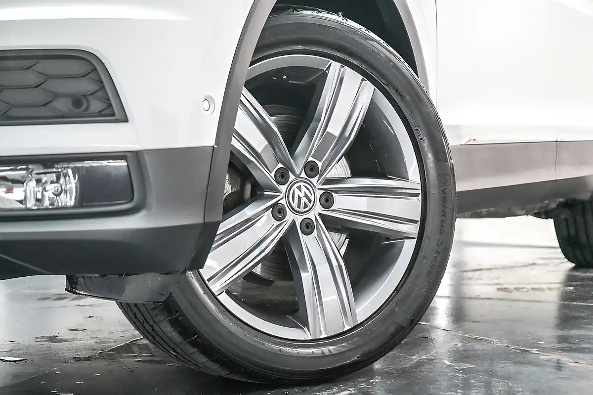 Used 2019 Volkswagen Tiguan Allspace Match White - Interior and Exterior details 2