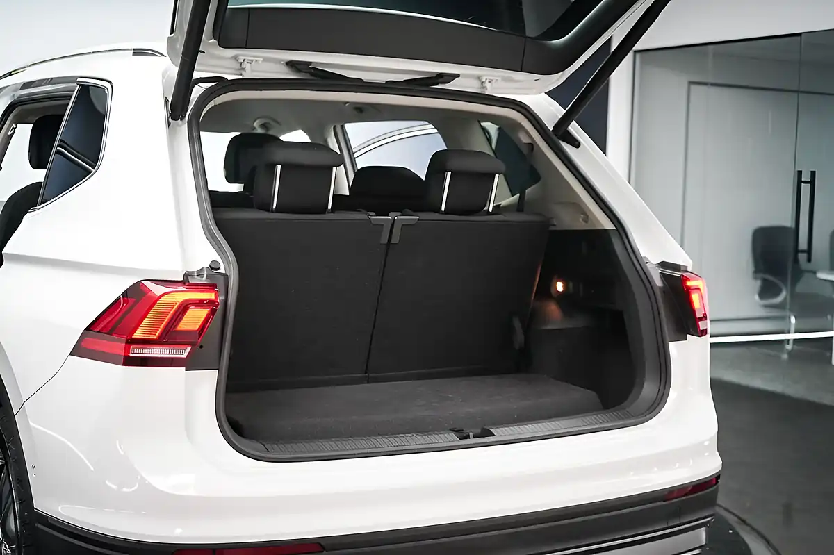 Used 2019 Volkswagen Tiguan Allspace Match White - Interior and Exterior details 4