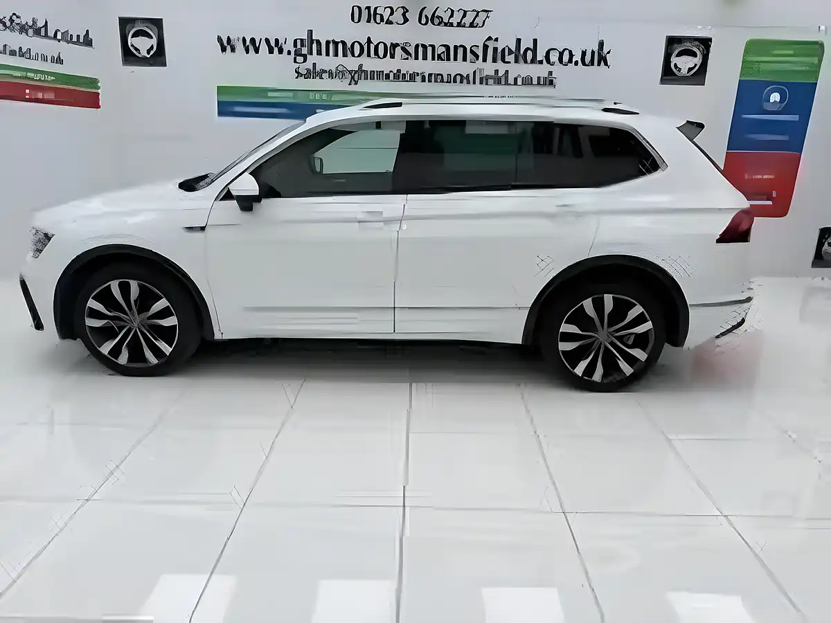 Used 2019 Volkswagen Tiguan Allspace R-Line White - Interior and Exterior details 10