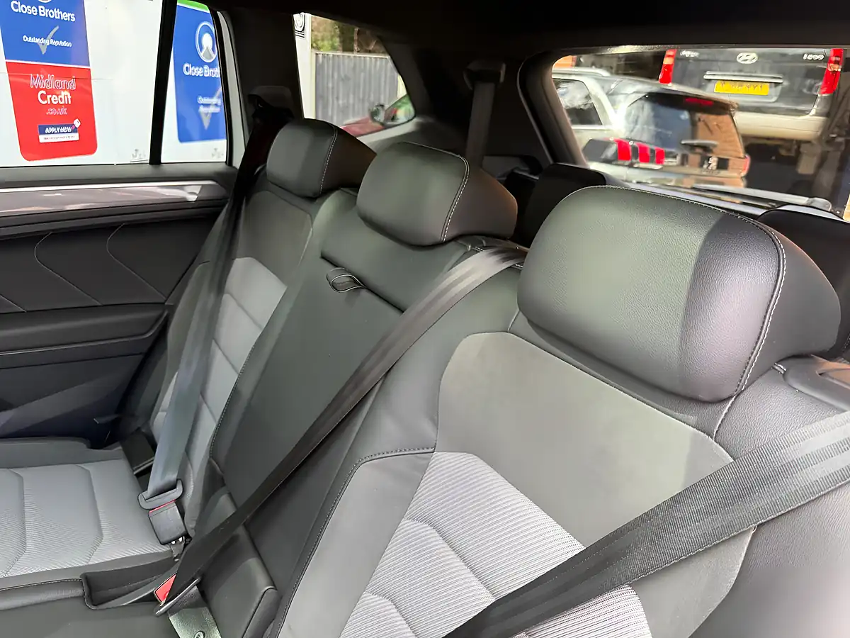 Used 2019 Volkswagen Tiguan Allspace R-Line White - Interior and Exterior details 19
