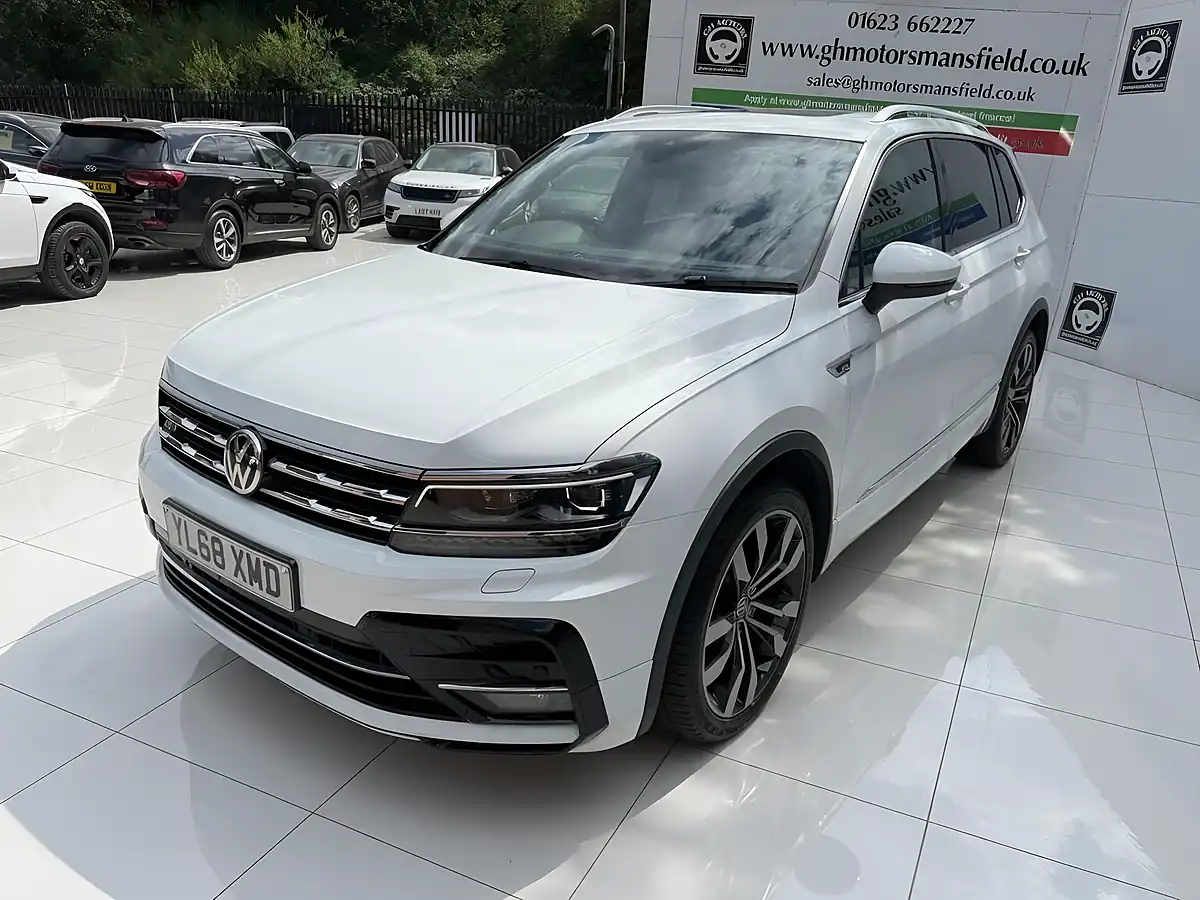 Used 2019 Volkswagen Tiguan Allspace R-Line White - Interior and Exterior details 3