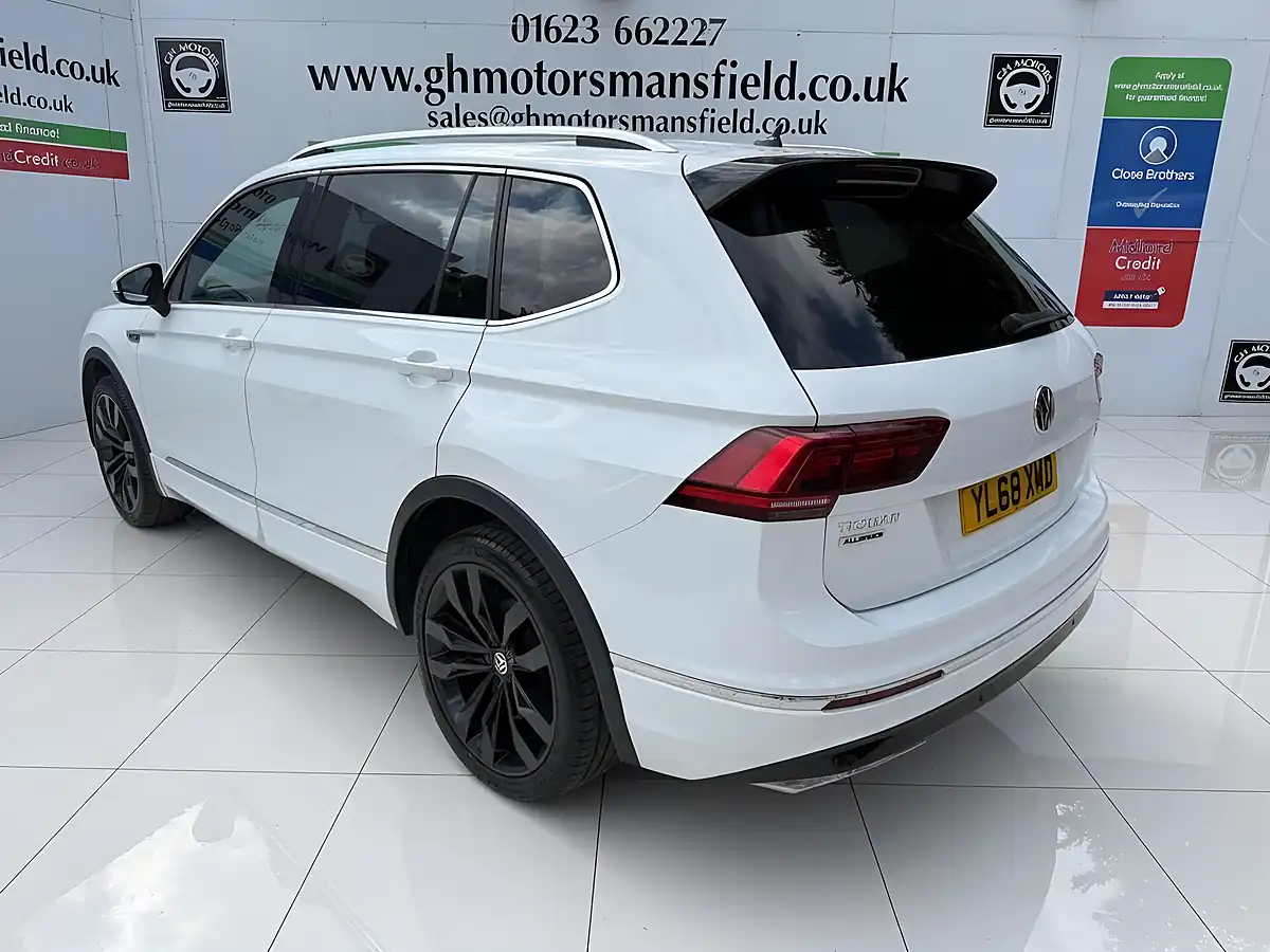 Used 2019 Volkswagen Tiguan Allspace R-Line White - Interior and Exterior details 4