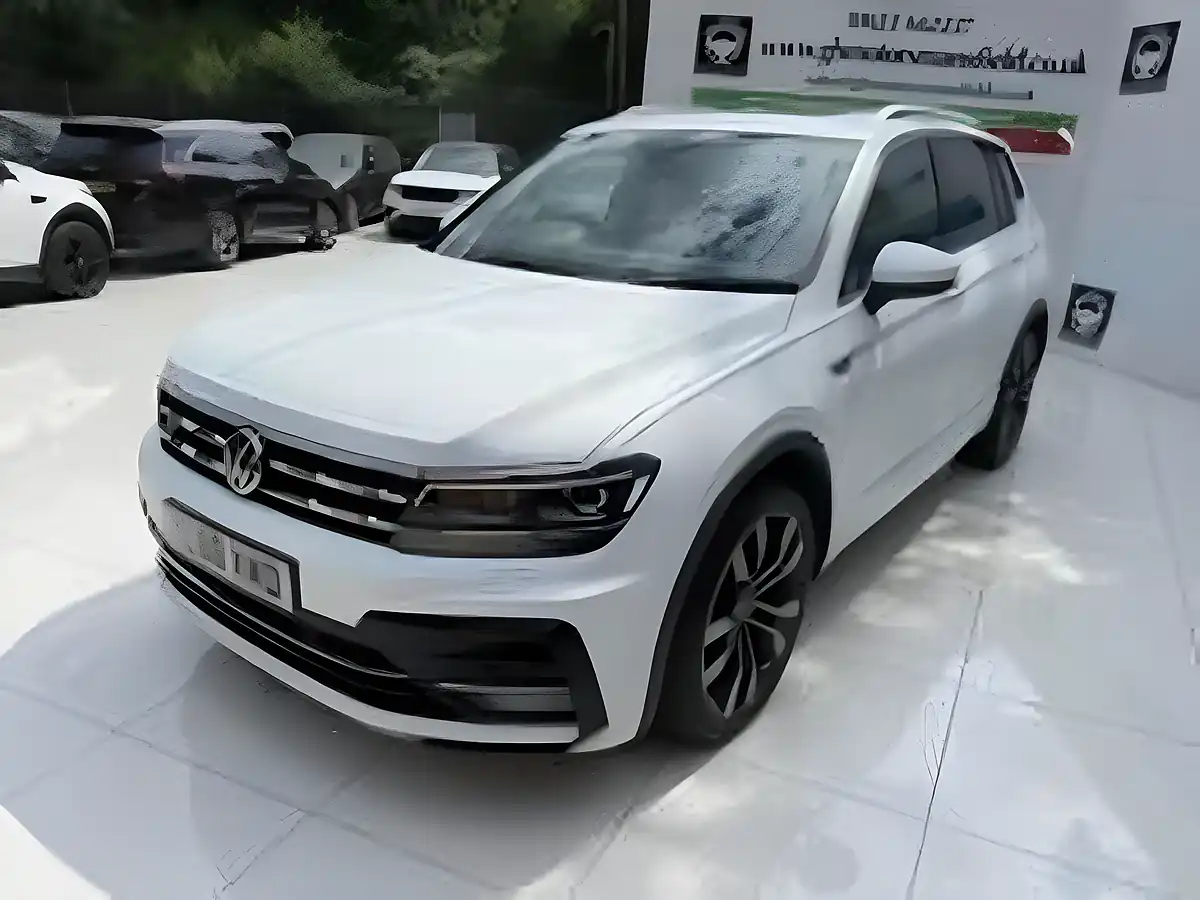 Used 2019 Volkswagen Tiguan Allspace R-Line White - Interior and Exterior details 7