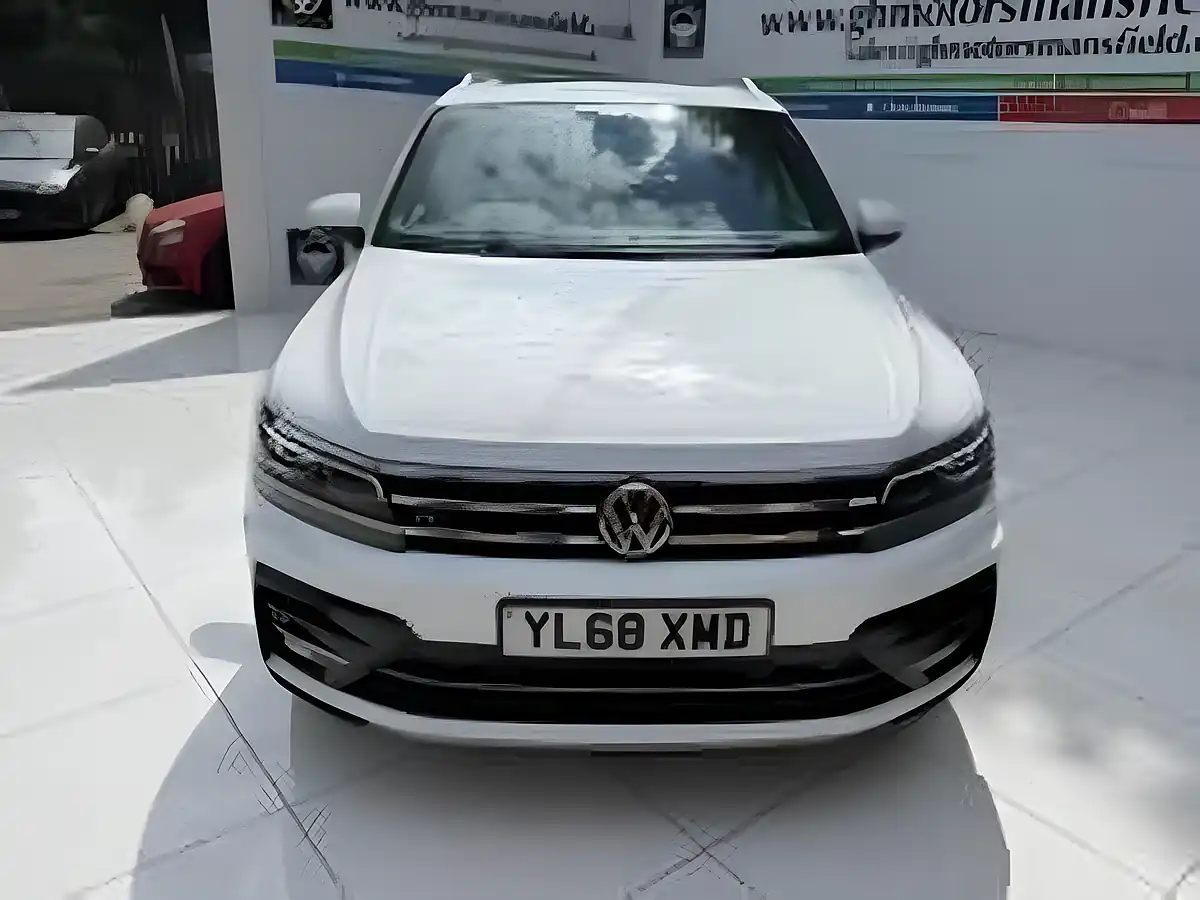Used 2019 Volkswagen Tiguan Allspace R-Line White - Interior and Exterior details 9