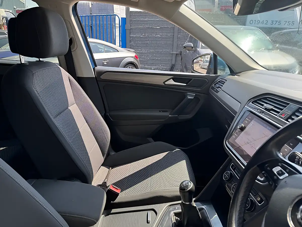 Used 2019 Volkswagen Tiguan Allspace Se Nav Blue - Interior and Exterior details 12