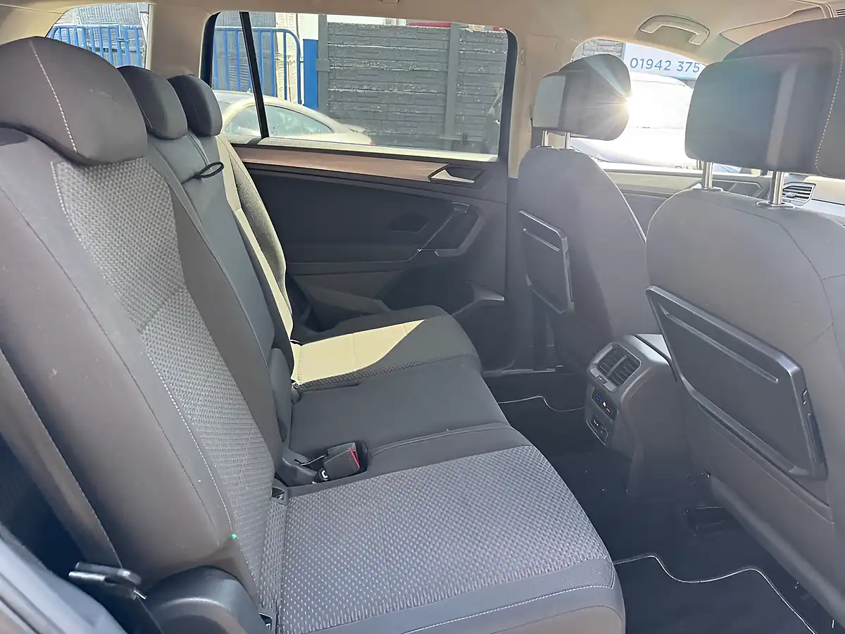 Used 2019 Volkswagen Tiguan Allspace Se Nav Blue - Interior and Exterior details 16