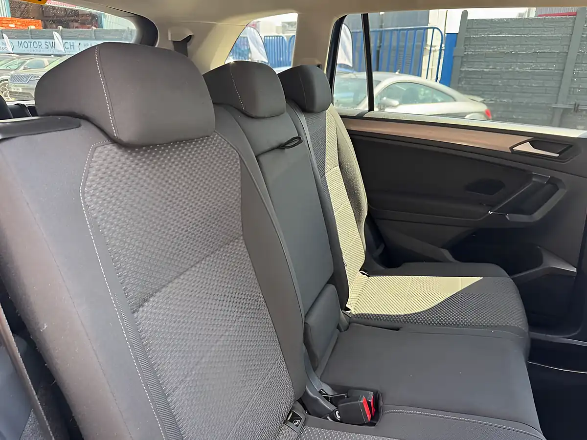 Used 2019 Volkswagen Tiguan Allspace Se Nav Blue - Interior and Exterior details 17