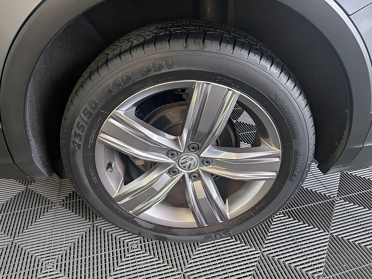 Used 2019 Volkswagen Tiguan Allspace Sel Grey - Interior and Exterior details 10