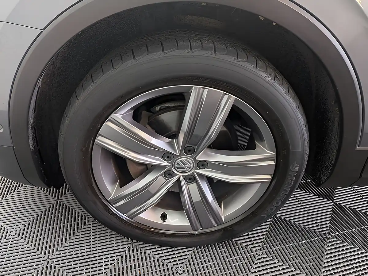Used 2019 Volkswagen Tiguan Allspace Sel Grey - Interior and Exterior details 11
