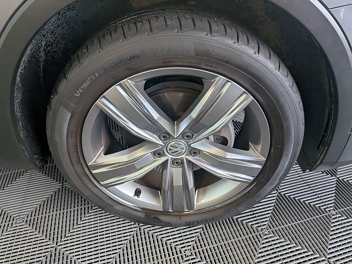 Used 2019 Volkswagen Tiguan Allspace Sel Grey - Interior and Exterior details 12