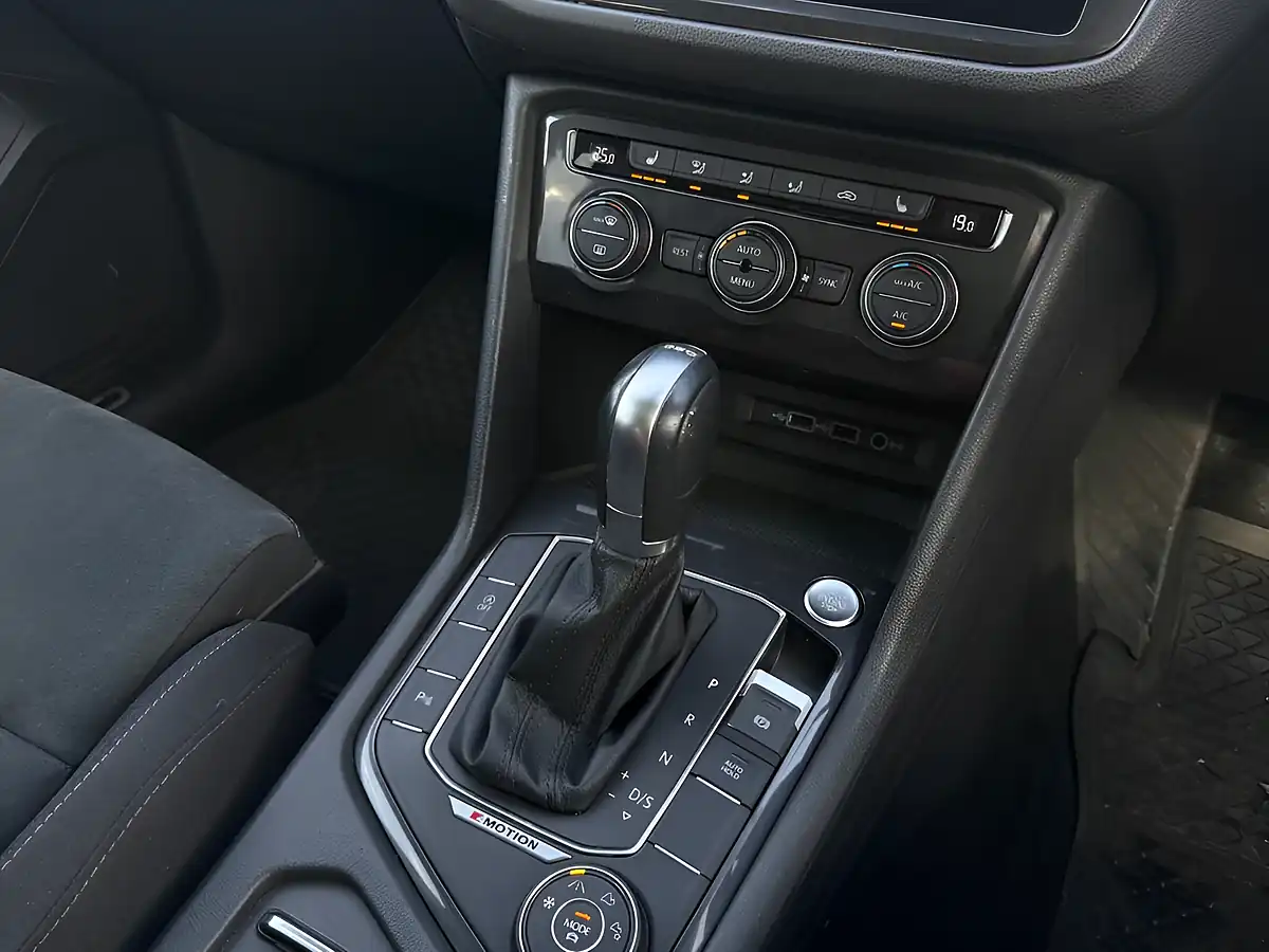 Used 2019 Volkswagen Tiguan Allspace Sel Grey - Interior and Exterior details 17