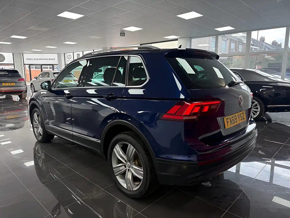 Used 2019 Volkswagen Tiguan Match Blue - Interior and Exterior details 11