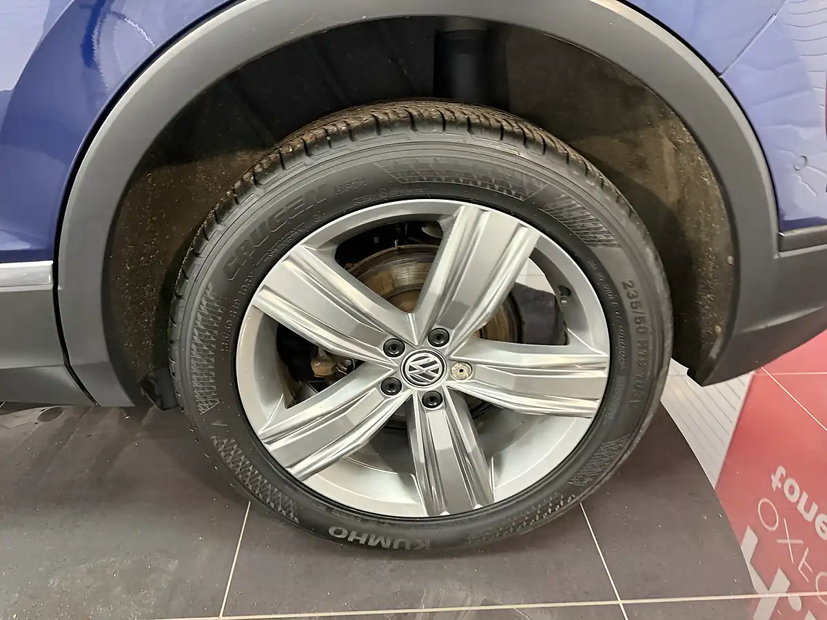 Used 2019 Volkswagen Tiguan Match Blue - Interior and Exterior details 12