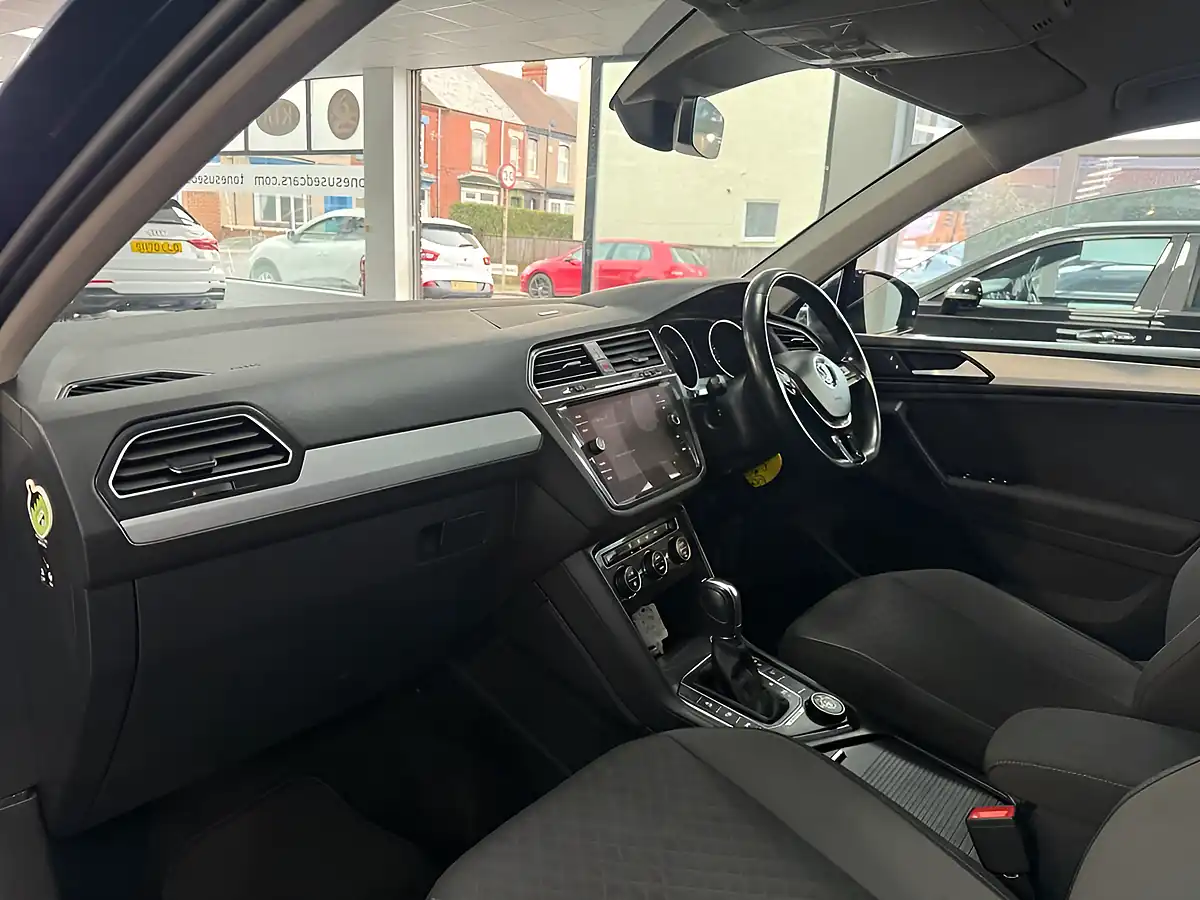 Used 2019 Volkswagen Tiguan Match Blue - Interior and Exterior details 13