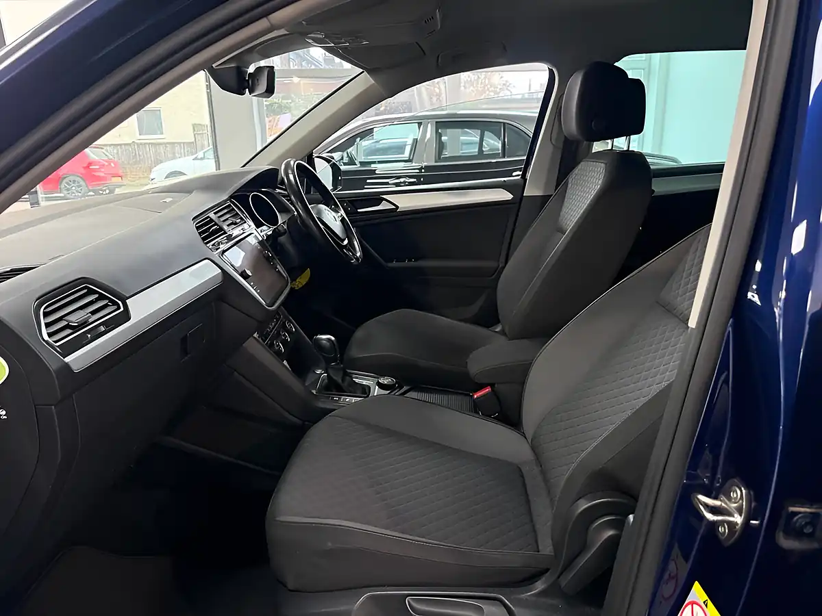 Used 2019 Volkswagen Tiguan Match Blue - Interior and Exterior details 14