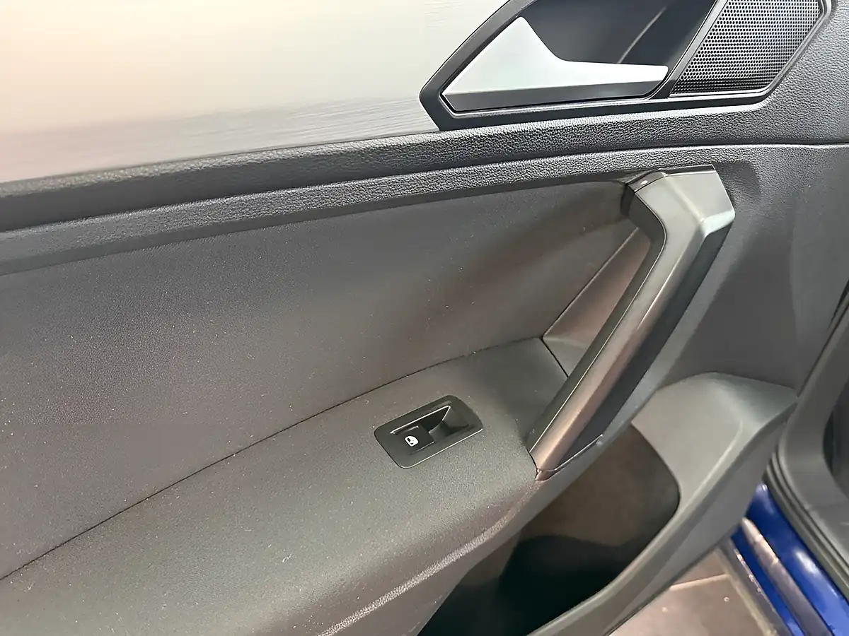 Used 2019 Volkswagen Tiguan Match Blue - Interior and Exterior details 15