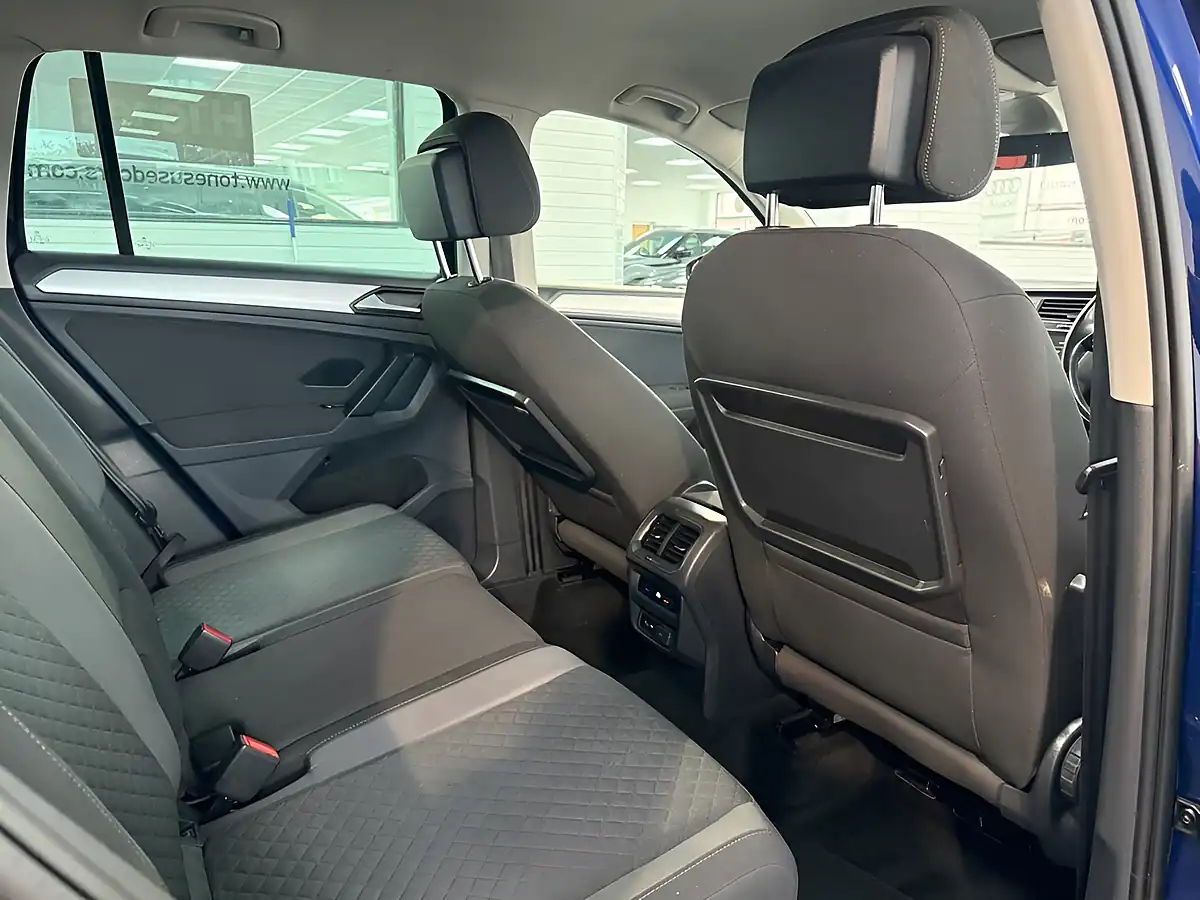 Used 2019 Volkswagen Tiguan Match Blue - Interior and Exterior details 4