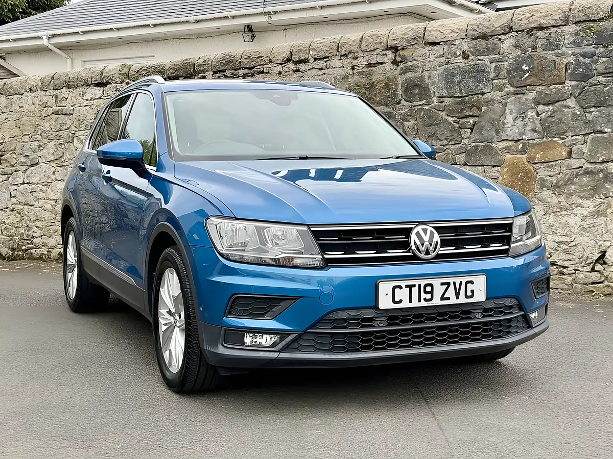 Used 2019 Volkswagen Tiguan Match Blue - Interior and Exterior details 10