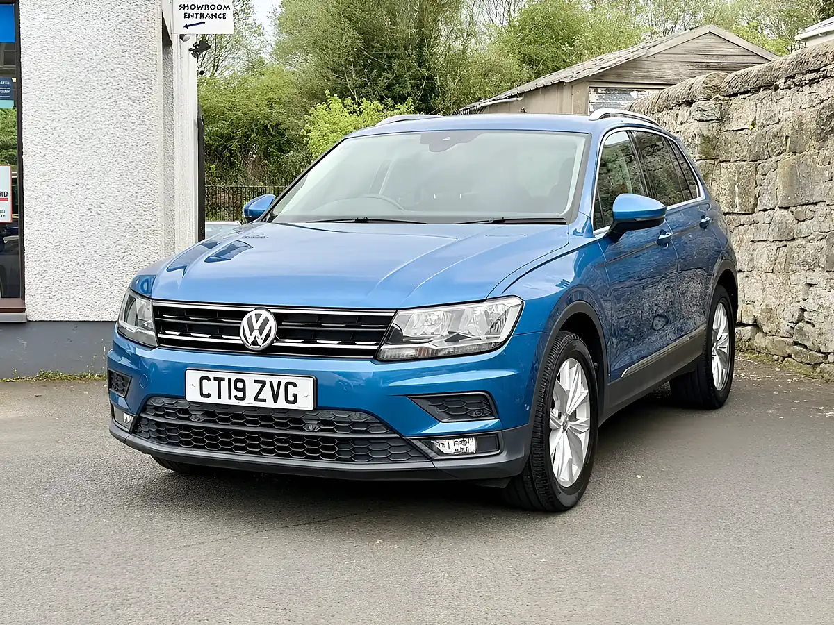 Used 2019 Volkswagen Tiguan Match Blue - Interior and Exterior details 11
