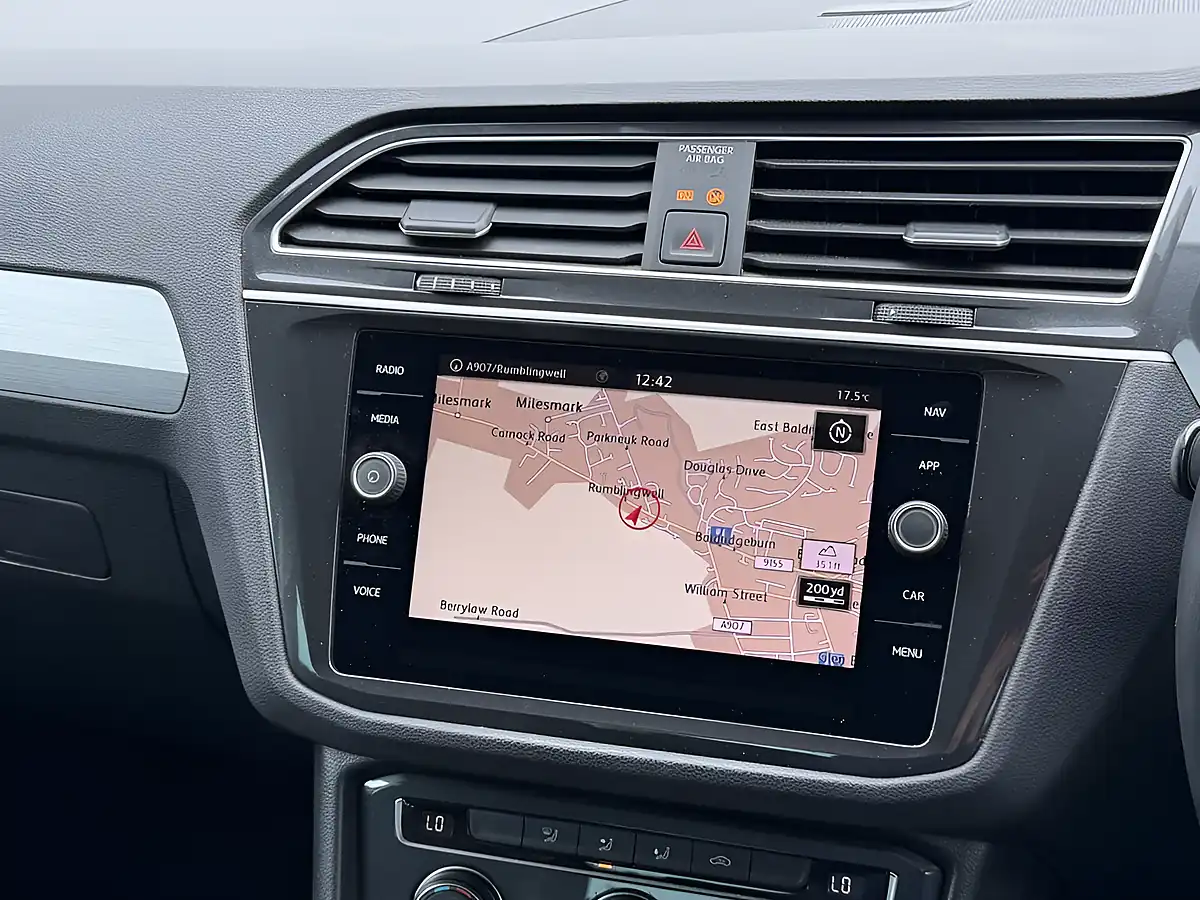 Used 2019 Volkswagen Tiguan Match Blue - Interior and Exterior details 16