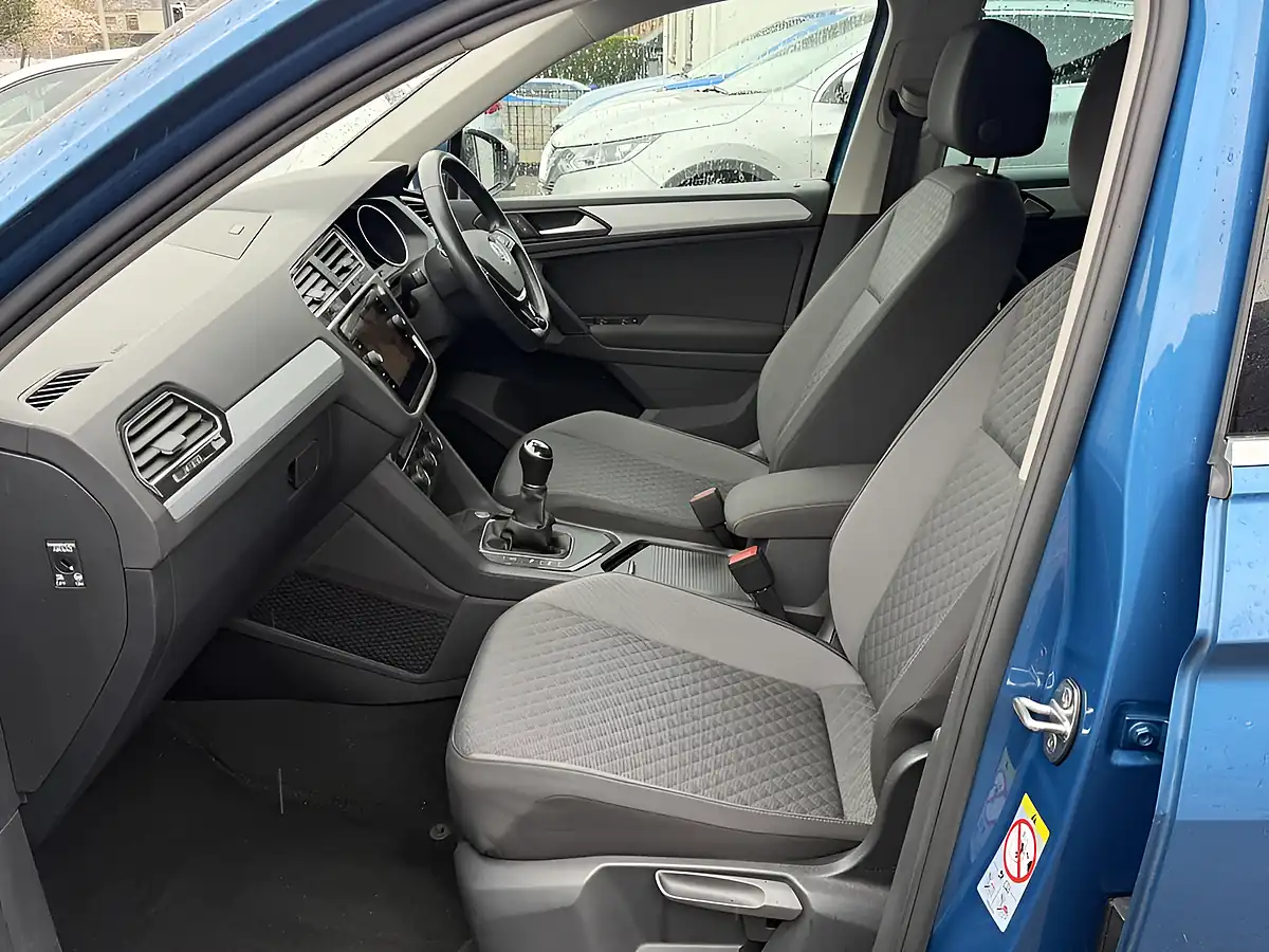 Used 2019 Volkswagen Tiguan Match Blue - Interior and Exterior details 19