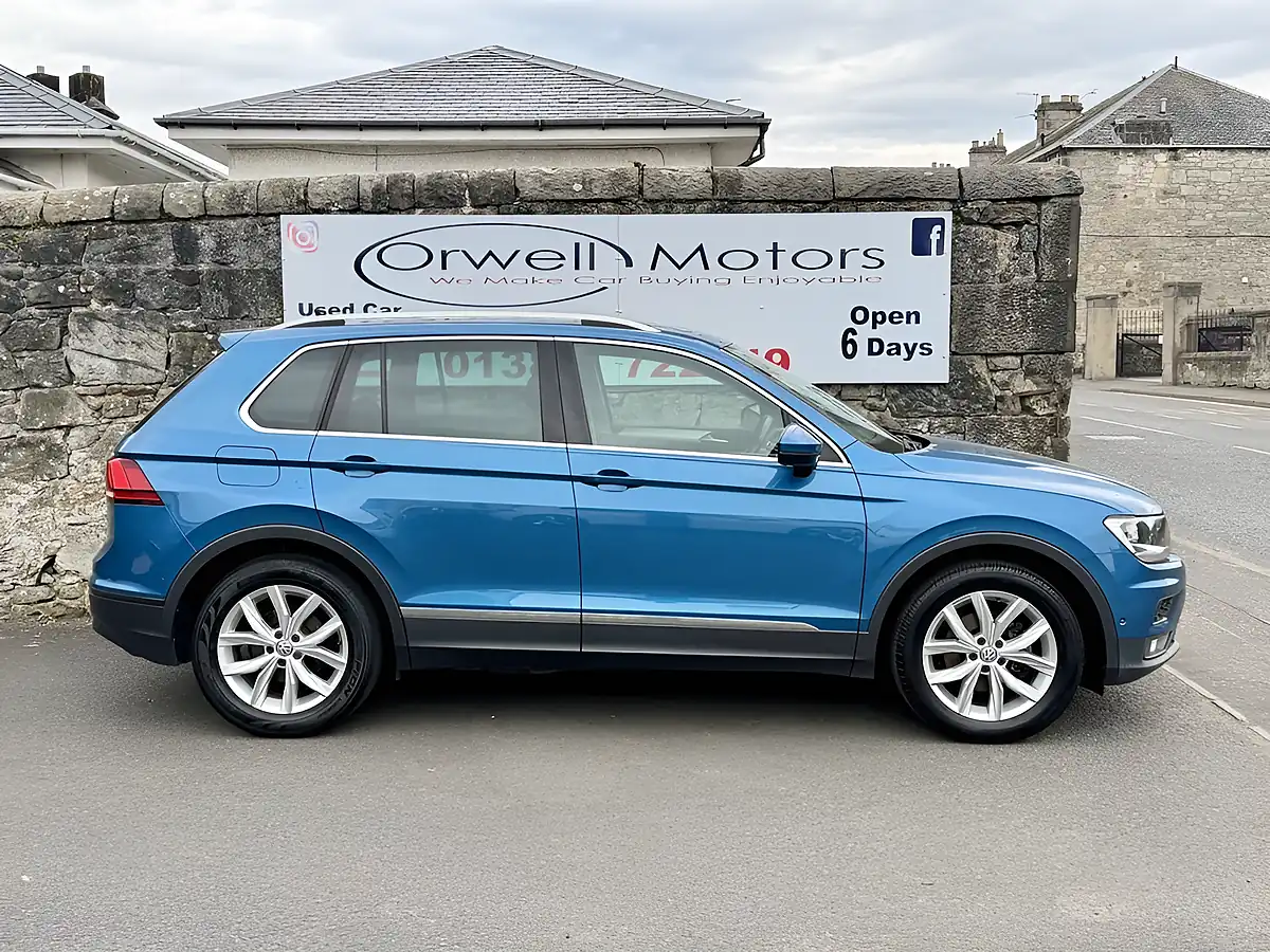 Used 2019 Volkswagen Tiguan Match Blue - Interior and Exterior details 3