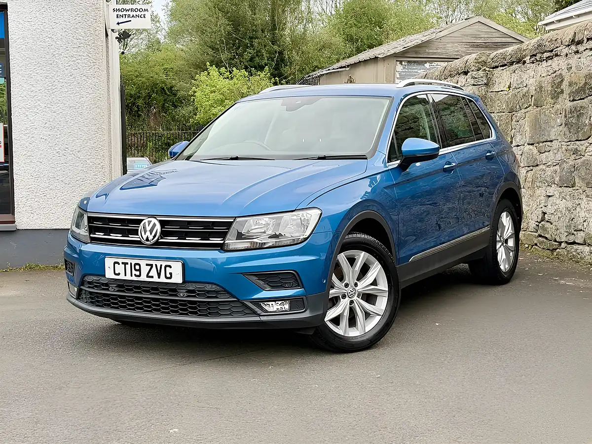 Used 2019 Volkswagen Tiguan Match Blue - Interior and Exterior details 4
