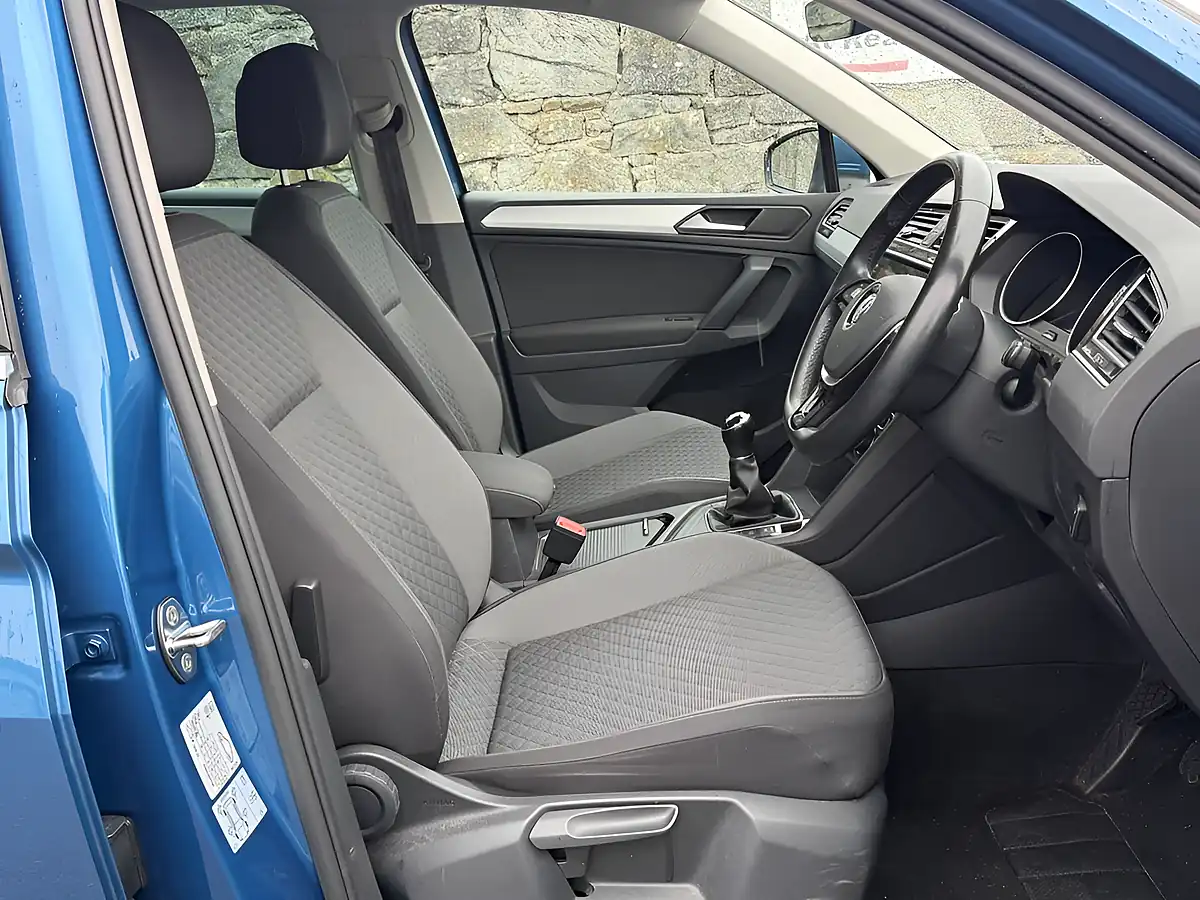Used 2019 Volkswagen Tiguan Match Blue - Interior and Exterior details 5