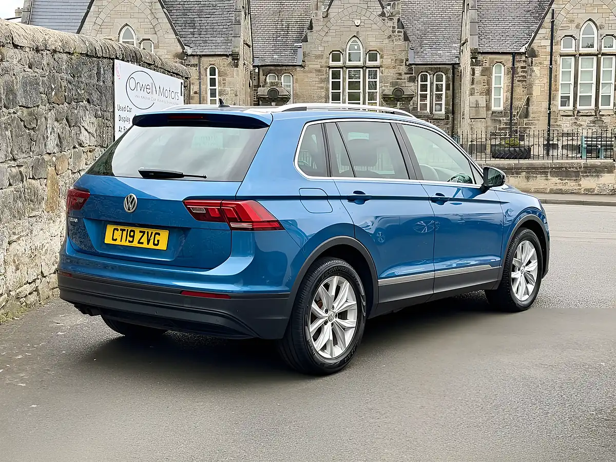 Used 2019 Volkswagen Tiguan Match Blue - Interior and Exterior details 9