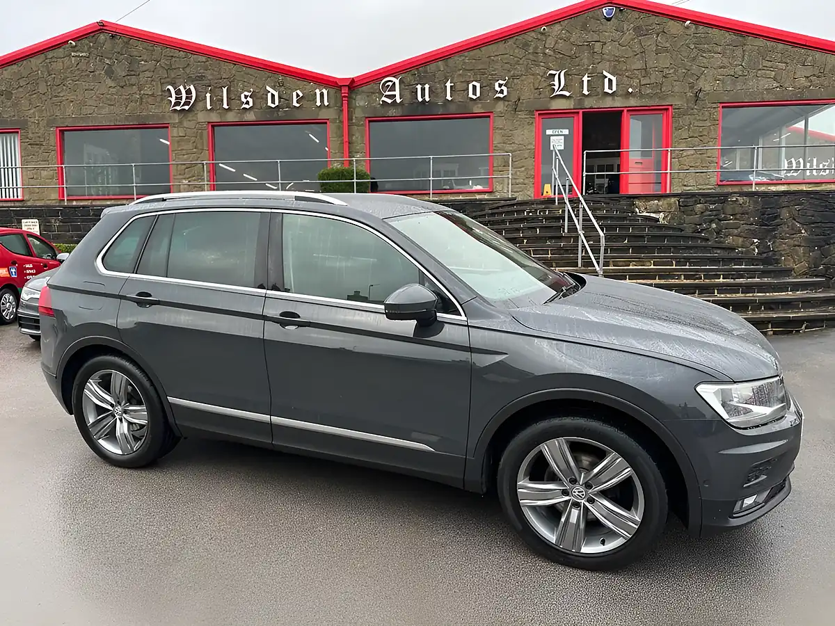 Used 2019 Volkswagen Tiguan Match Grey - Front View