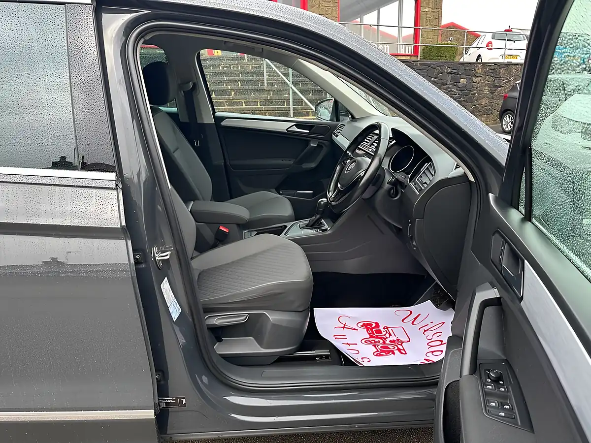 Used 2019 Volkswagen Tiguan Match Grey - Interior and Exterior details 10