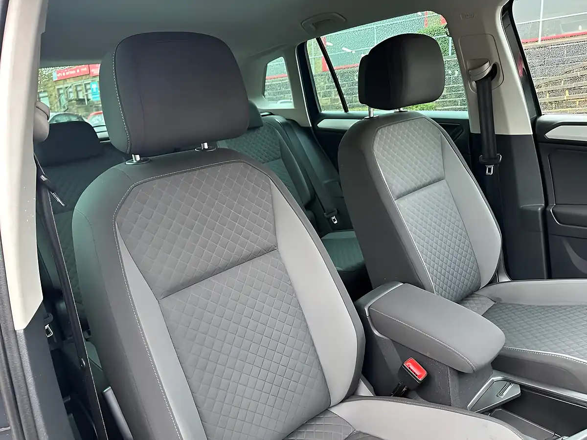 Used 2019 Volkswagen Tiguan Match Grey - Interior and Exterior details 12