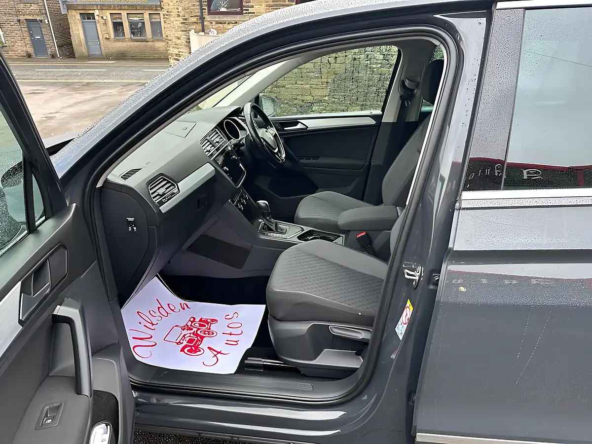 Used 2019 Volkswagen Tiguan Match Grey - Interior and Exterior details 14