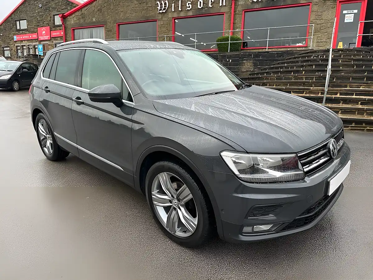 Used 2019 Volkswagen Tiguan Match Grey - Interior and Exterior details 2