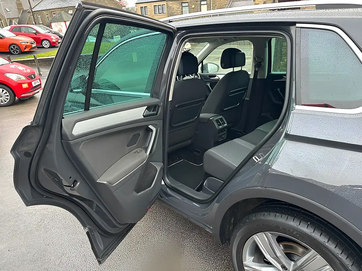 Used 2019 Volkswagen Tiguan Match Grey - Interior and Exterior details 20