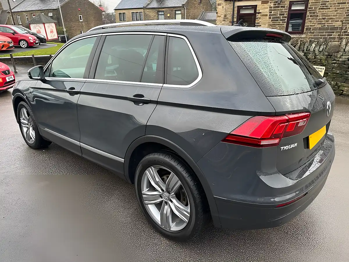 Used 2019 Volkswagen Tiguan Match Grey - Interior and Exterior details 6