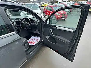 Used 2019 Volkswagen Tiguan Match Grey - Interior and Exterior details 9