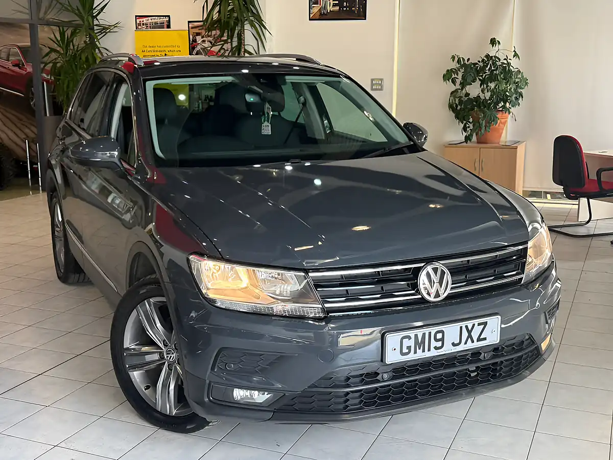 Used 2019 Volkswagen Tiguan Match Grey - Front View